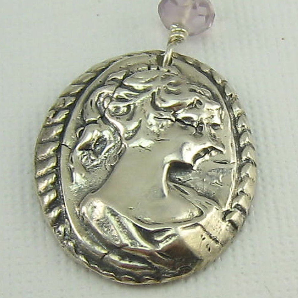 Silver Cameo Pendant Necklace (AZIZI 291)