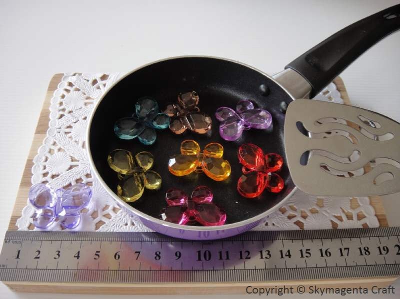 8 pieces BUTTERFLY transparent acrylic pendant, mix color, 33 mm x 25 mm (00630)