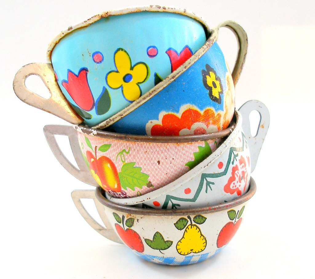 40s Tin Toy Tea cups, Set of 5 with fruit & flowers litho, Instant Collection. - OldeTymeNotions