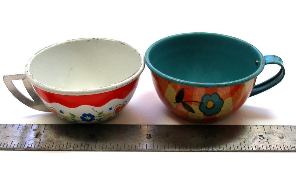 Tin Toy tea cups in red, white & blue, Set of 5 with litho, Instant Collection by Ohio Art.