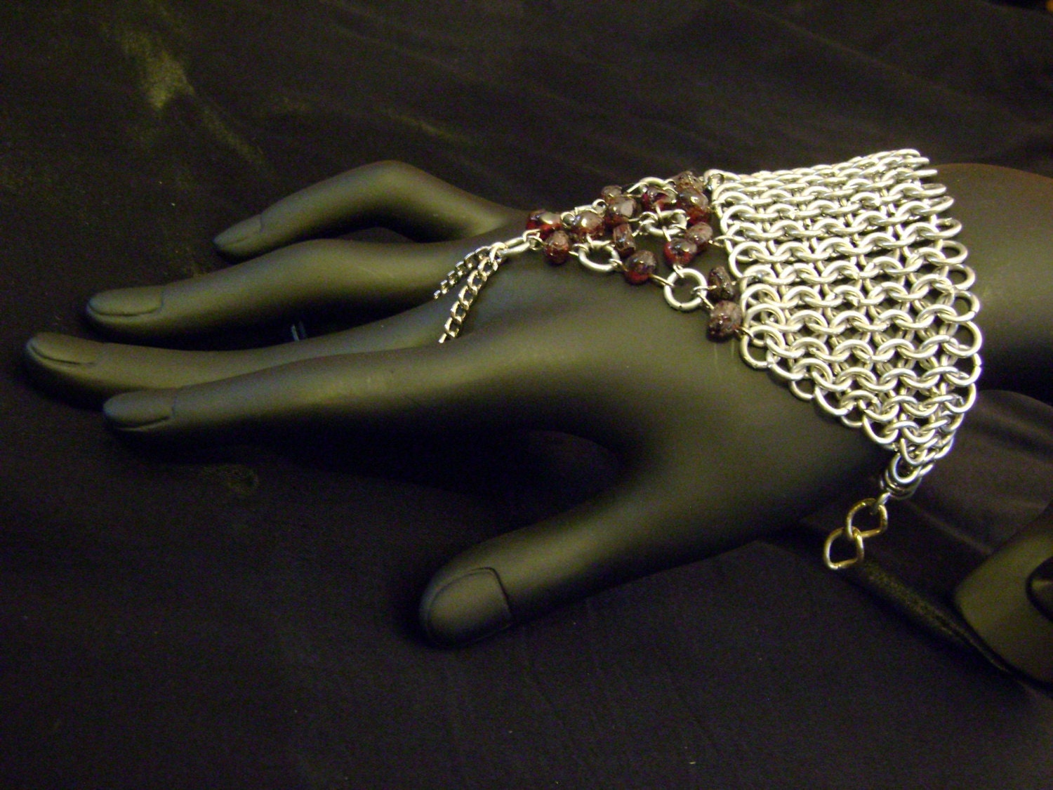 Garnet Chainmail Handflower
