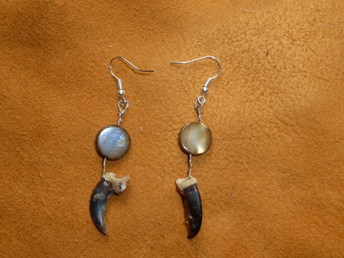 Real coyote claw earrings with mother of pearl dangle