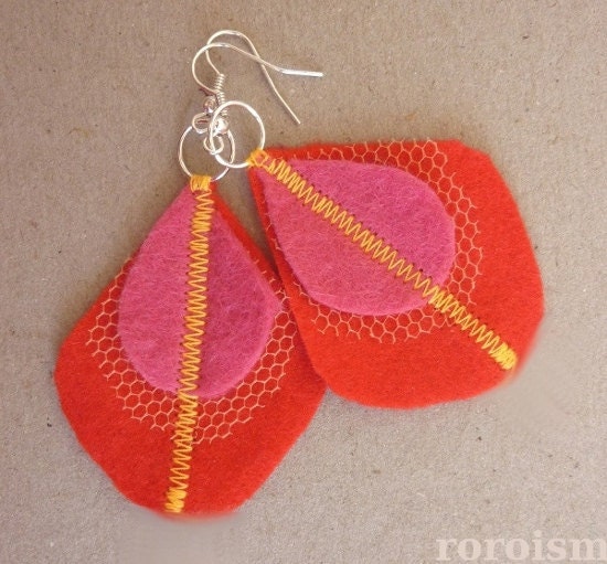 Felt peacock feather Earrings in Fruity Red