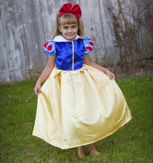 Classic Snow White Dress  size 2-6