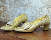 vintage rockabilly gold heels . 1960s . very mod ans super lush