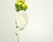 vintage prairie girl wall pocket . satin finish cream glaze . slightly sweet . mostly creepy . little bo peep possibly McCoy