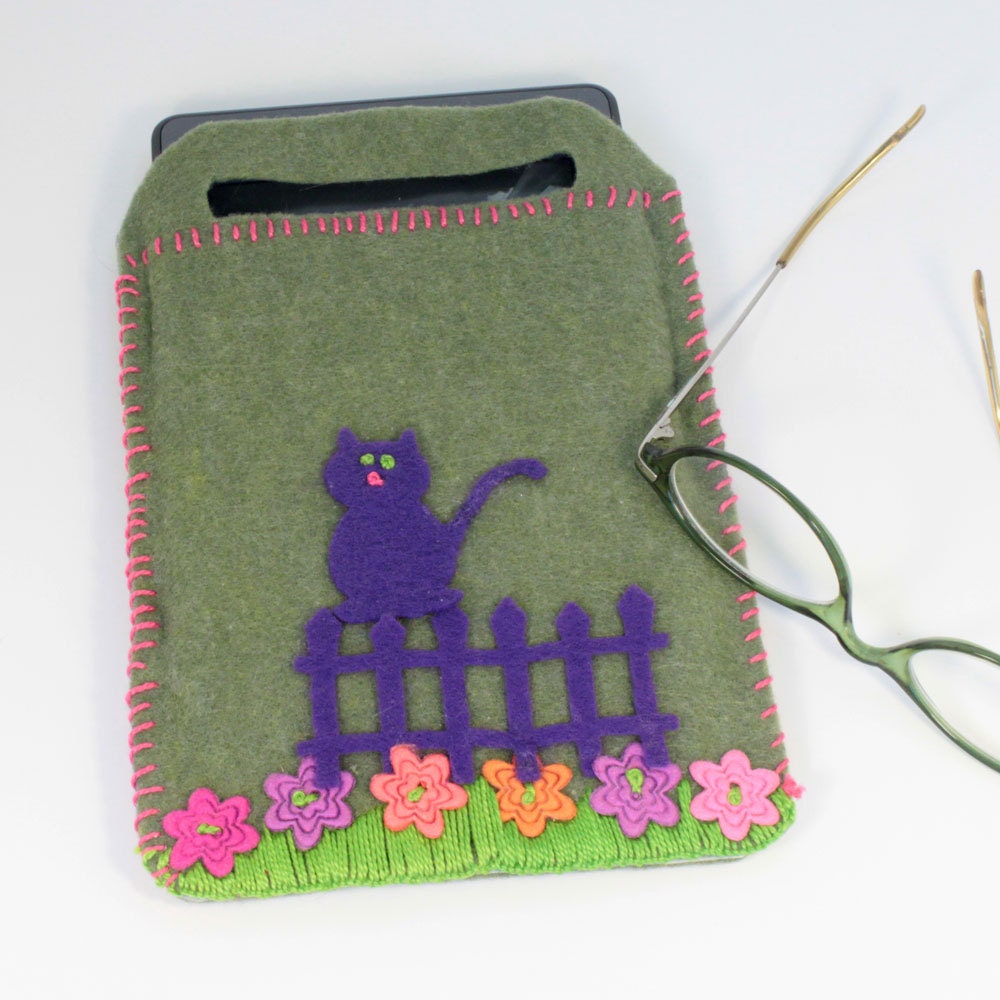 e-reader cover/ carrier, cat in the garden