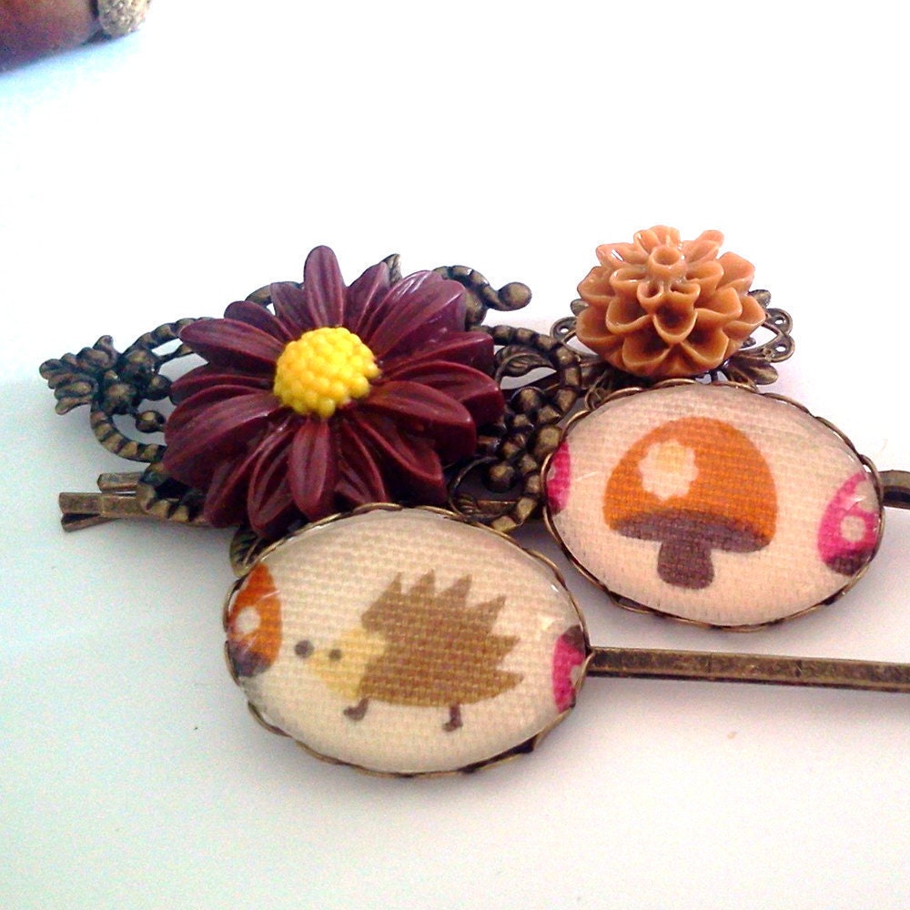 Woodland Hedgehog Bobby Pins - Cameo Filigree Antique Brass Formal Chic EGL EGA Kawaii Kitsch Fall Fashion Orange Pink