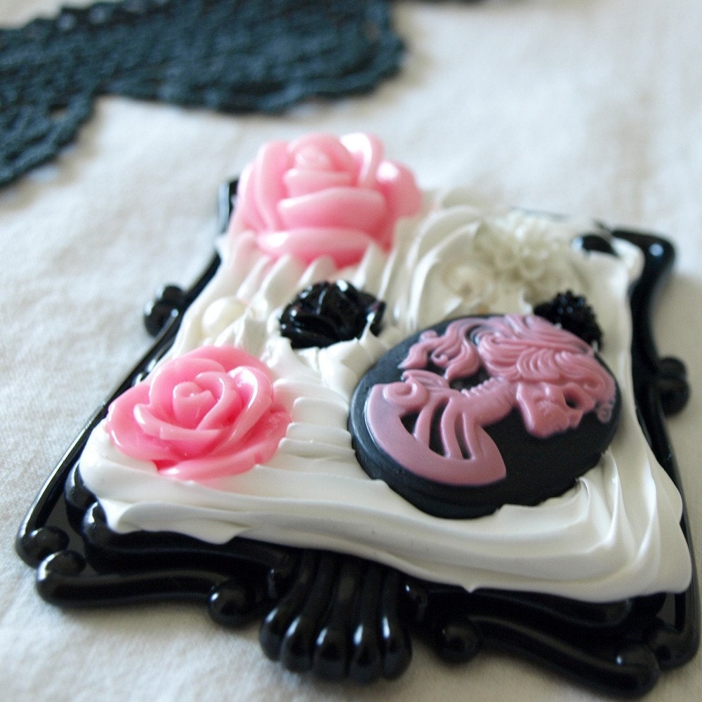 Skeletina Cameo Kawaii Deco Mirror Compact Gothic Victorian Mourning Macabre Pirate Horror Corporate Goth Dark