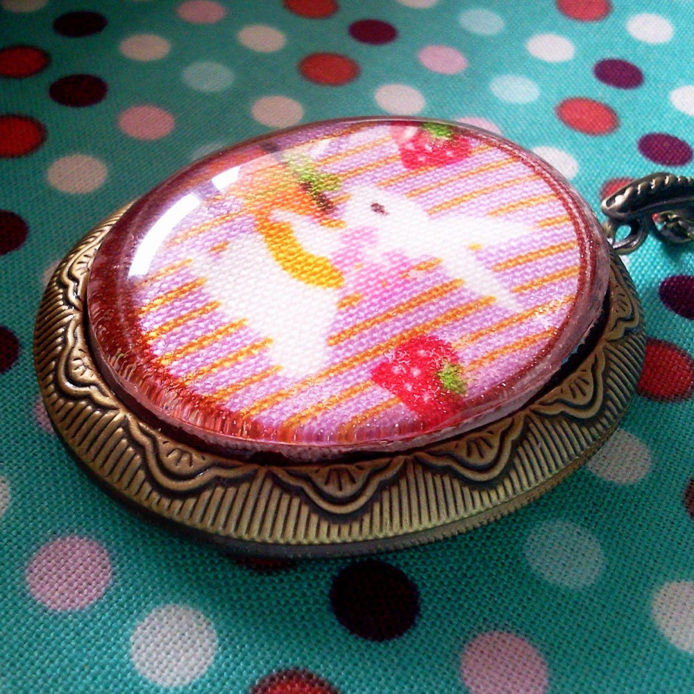 White Rabbit Locket Kawaii Kitsch Lolita EGL Unique Wonderland Through the Looking Glass Everyday Chic victorian elegance romance Simple