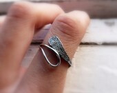 Gotas ring with texture - Sterling silver - Made to order in your size - Patina