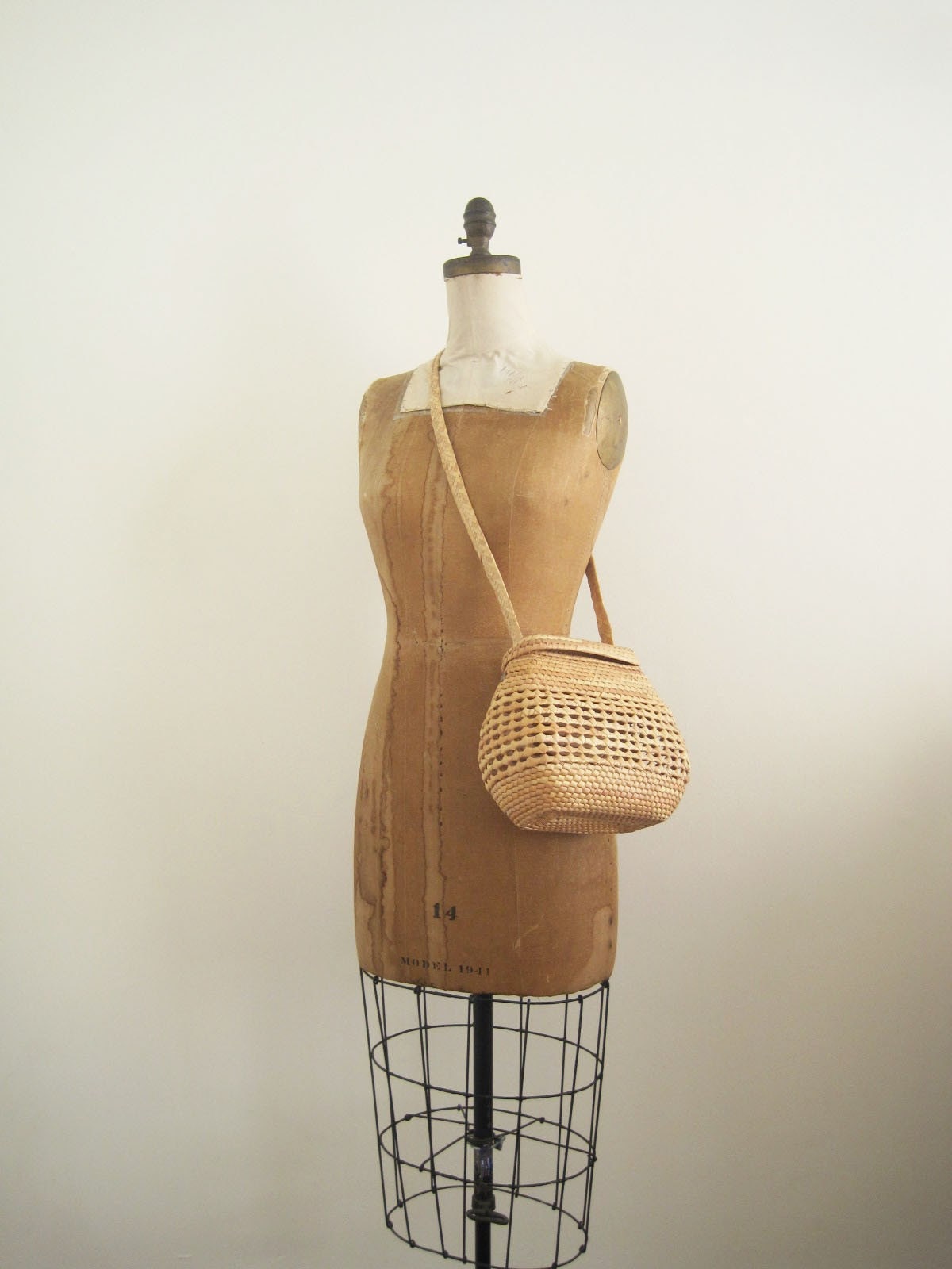 vintage 1970s creel purse  ( RIVER EDGE )