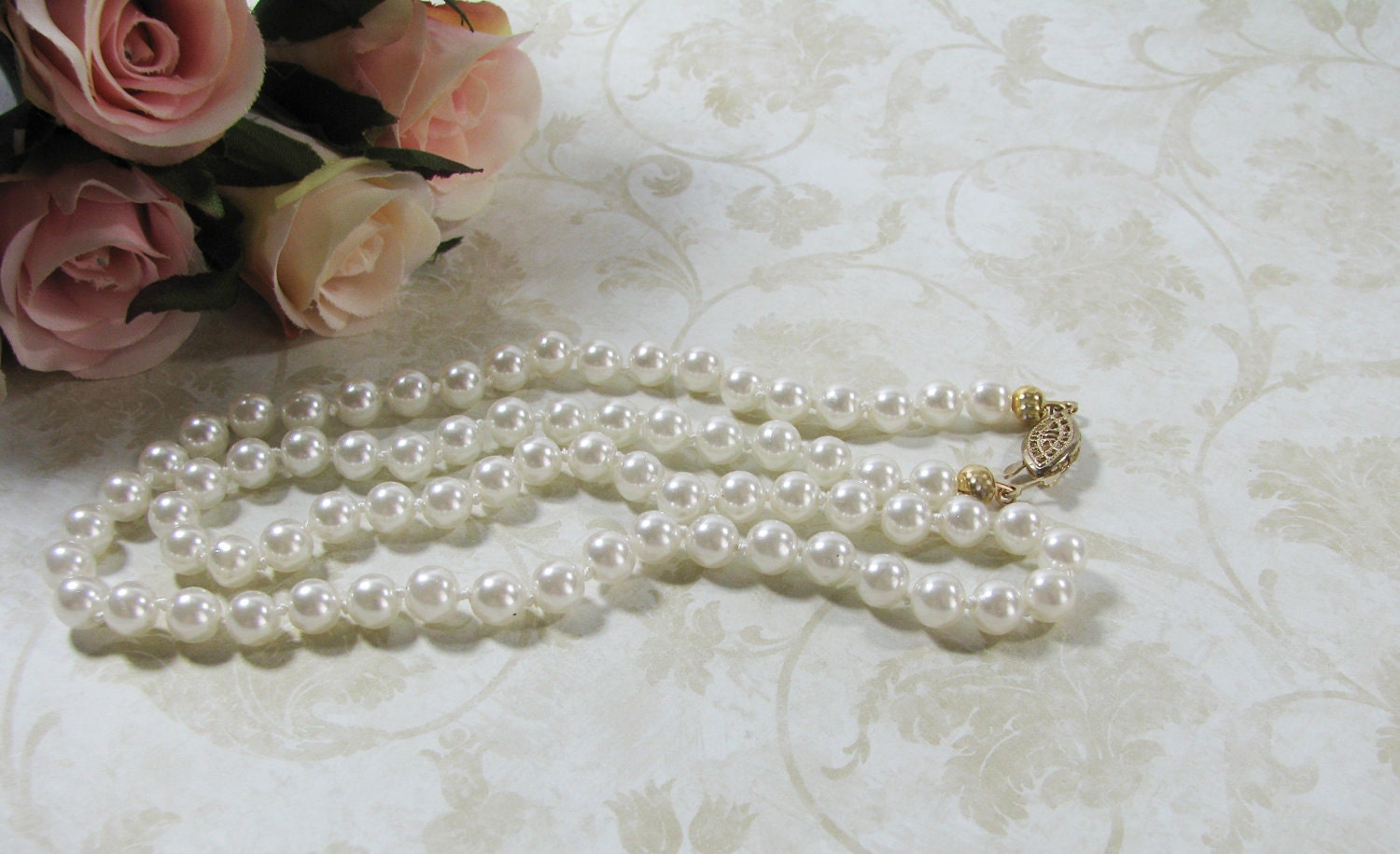 Classic Elegant Pearl Necklace