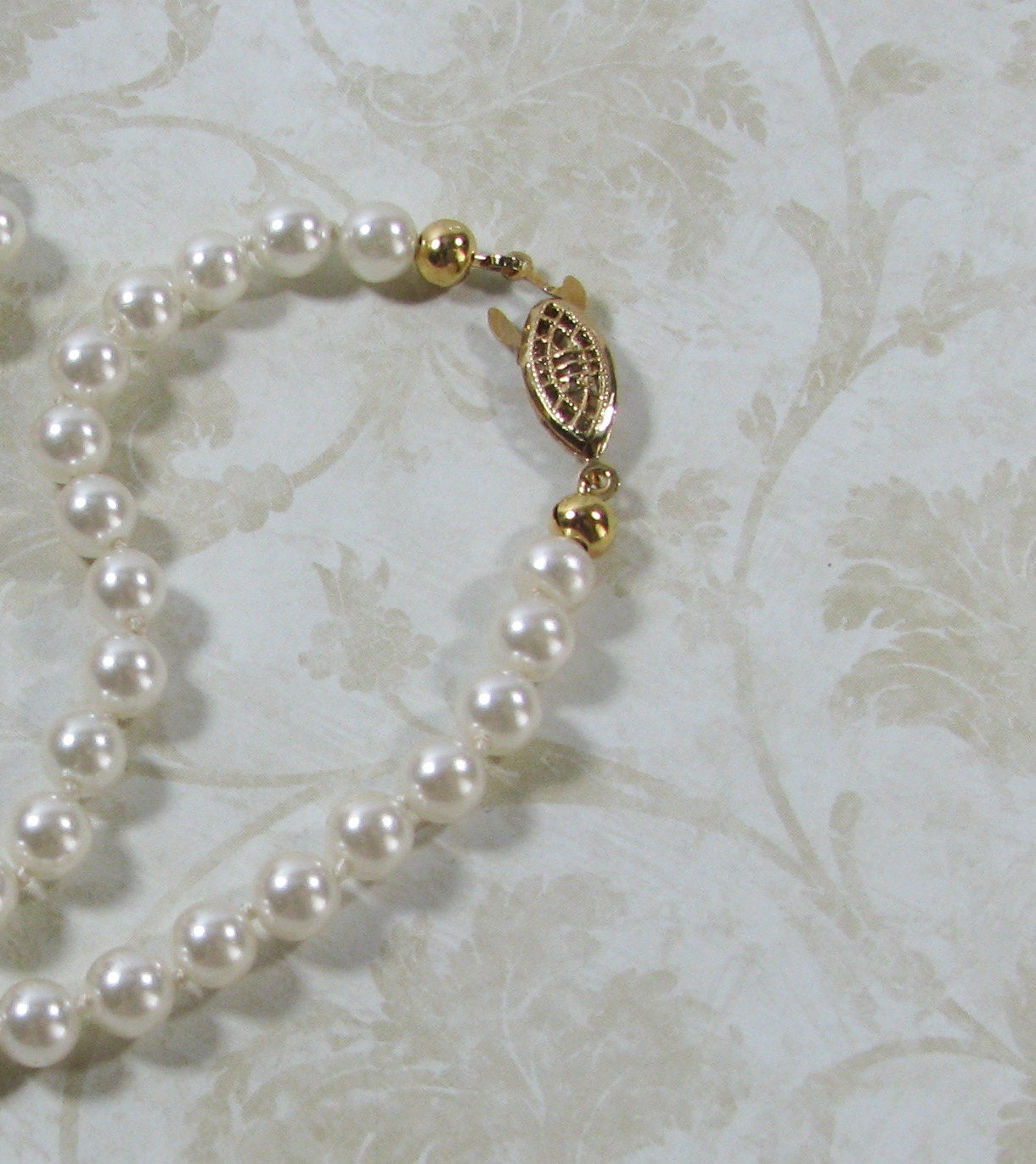 Classic Elegant Pearl Necklace