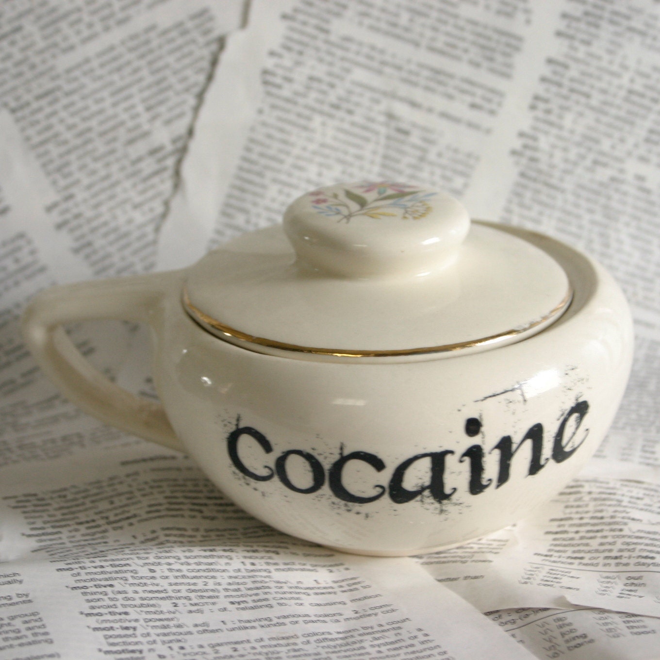 1960s mod flower Cocaine altered sugar dish