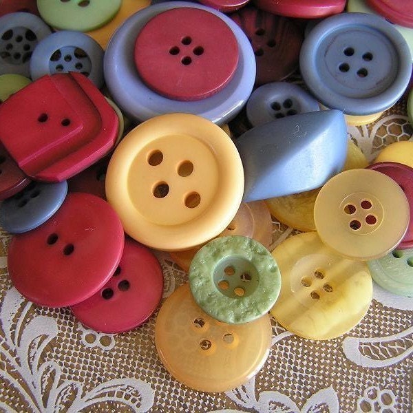 25 School Yard Medium to Large sized Button Mix Blue Yellow Red Green buttons