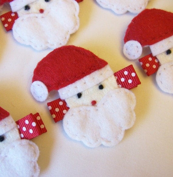 Santa Claus Felt Hair Clip - A cute Christmas clippie - Winter hair clips - Seasonal hair bows