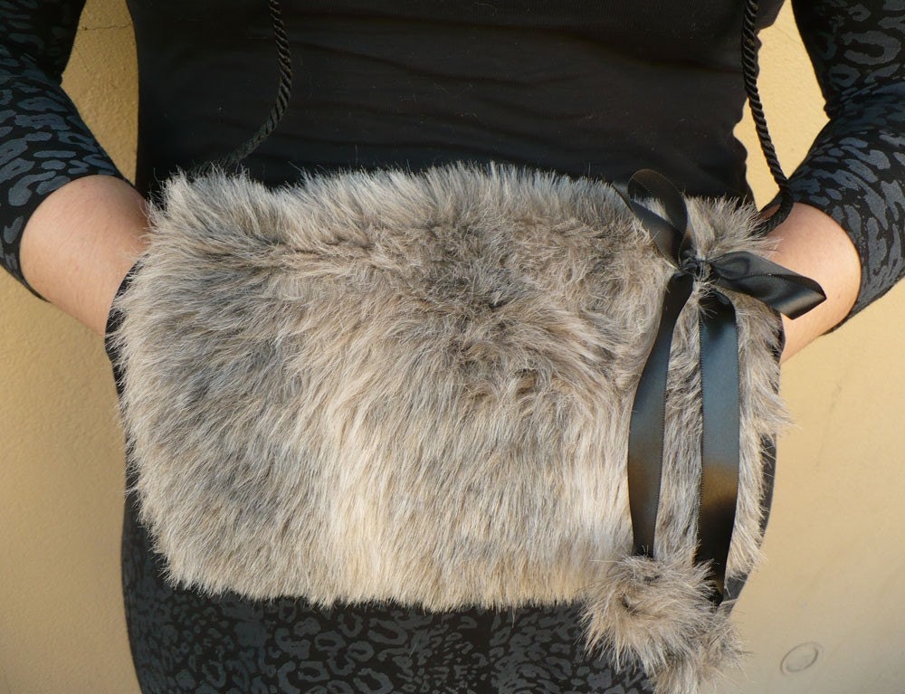 Canis Lupus Muff