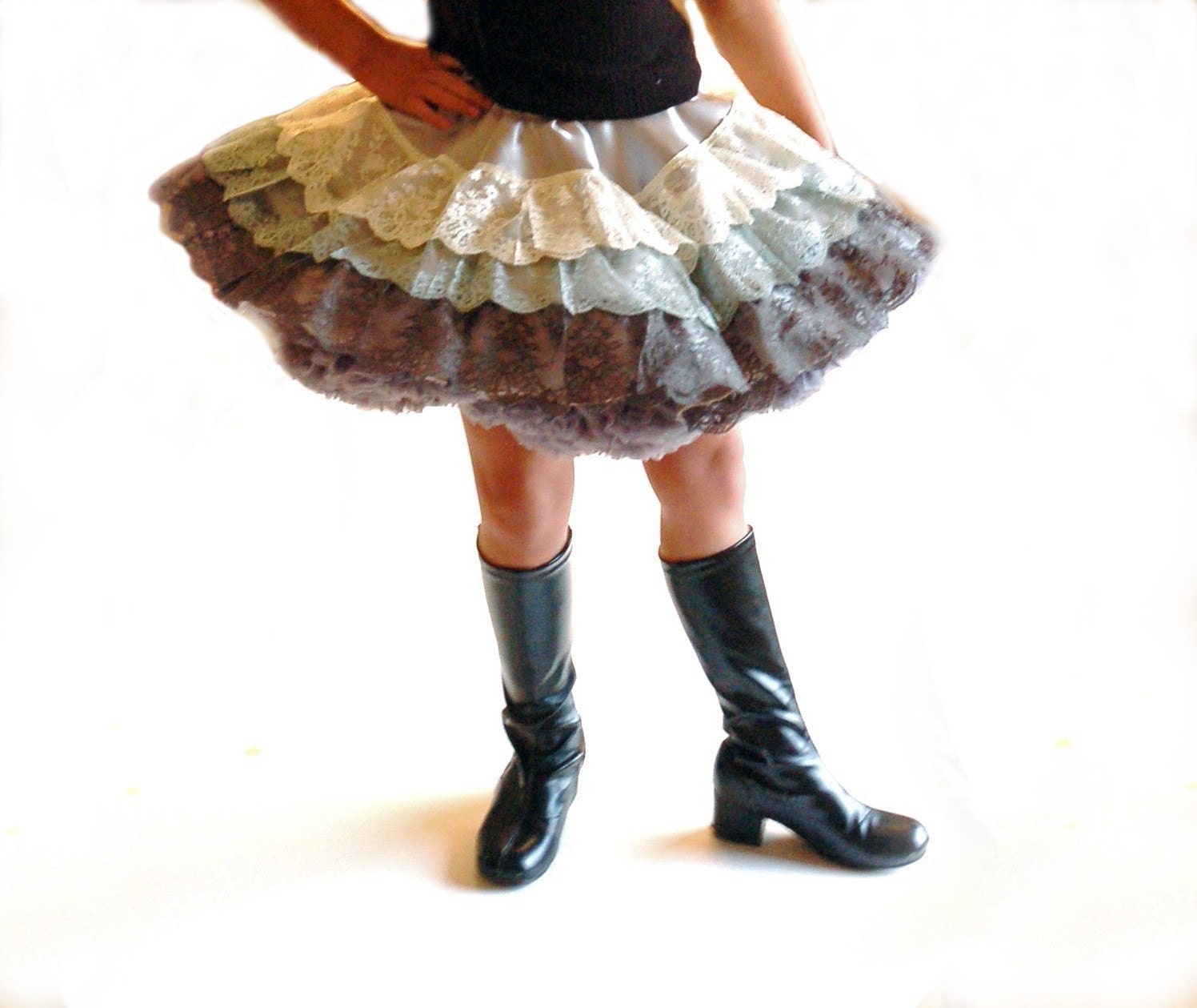 PATTERN and TUTORIAL - Sasha's Lace Twirl Skirt