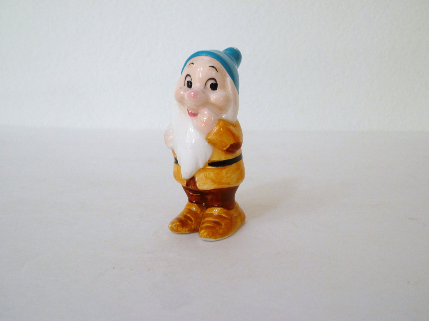 Vintage figurine Bashful Snow White and the Seven Dwarfs Disney