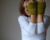 wrist warmers fingerless mittens / the oxford wrist warmers / lemongrass