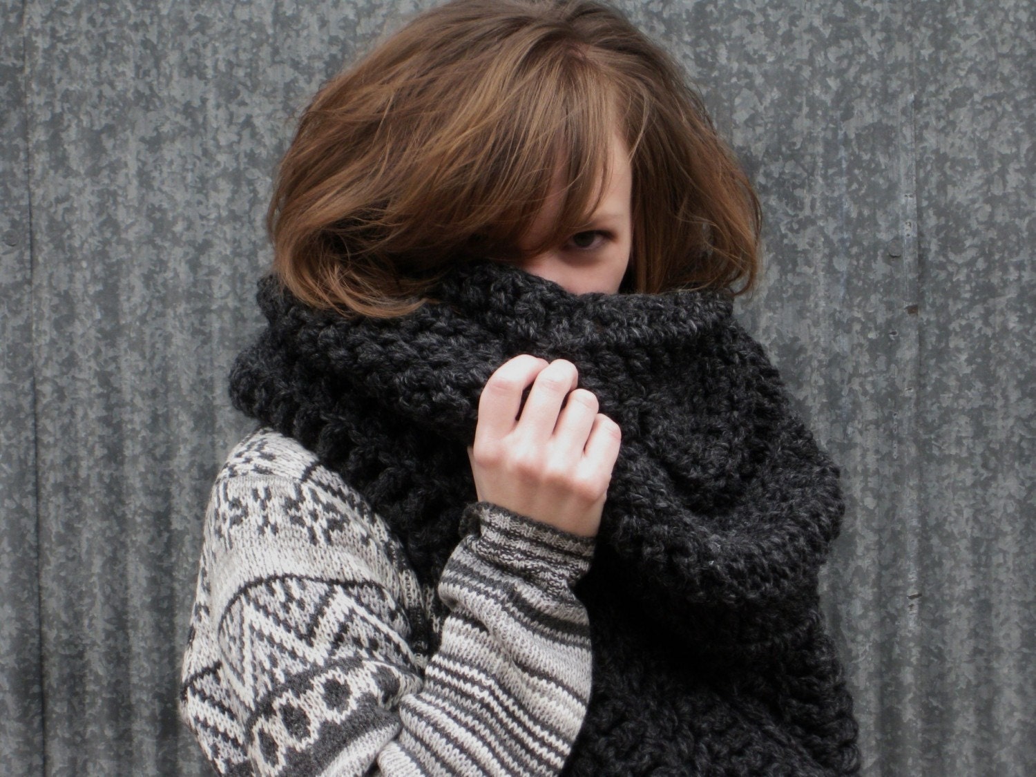 the alaskan chunky infinity scarf shawl hood / charcoal grey
