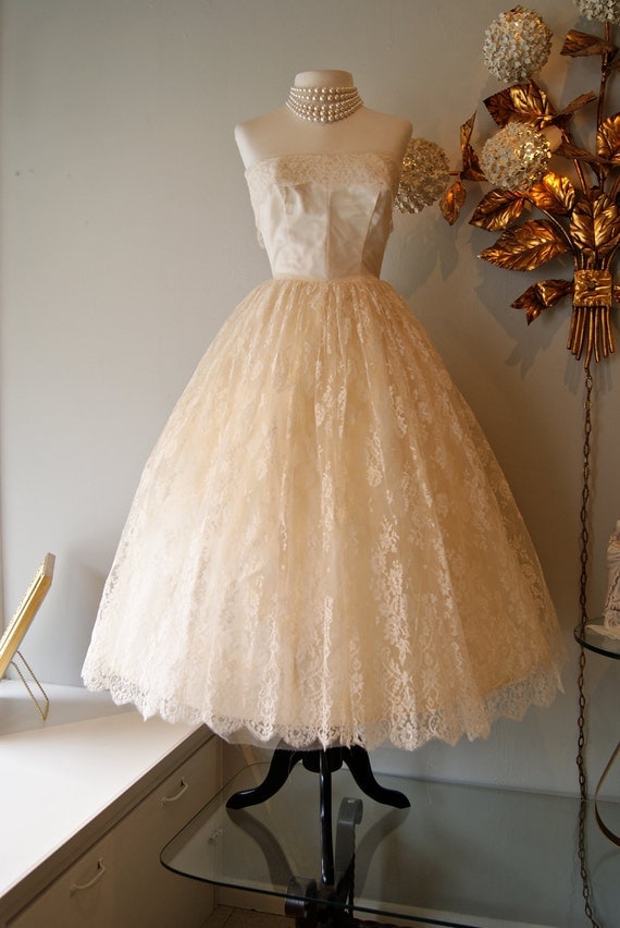 Vintage 50s Tea Length CUPCAKE Couture Wedding Dress Strapless Ivory LACE Designed by Marie