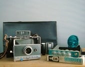 SALE. instant photographer. huge polaroid automatic 100 set.
