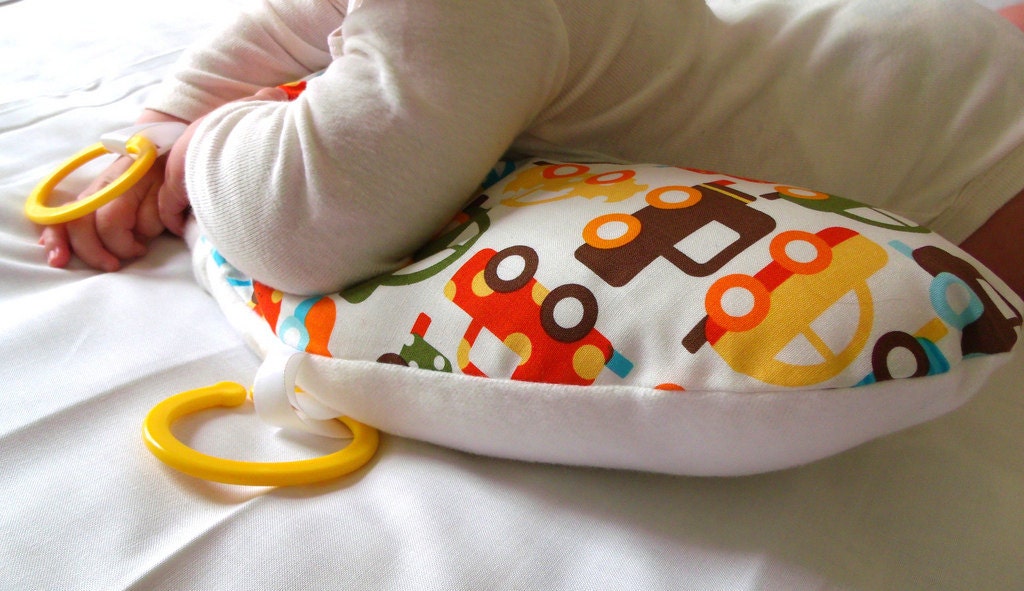 Organic Luna Tummy Time Pillow, Cars