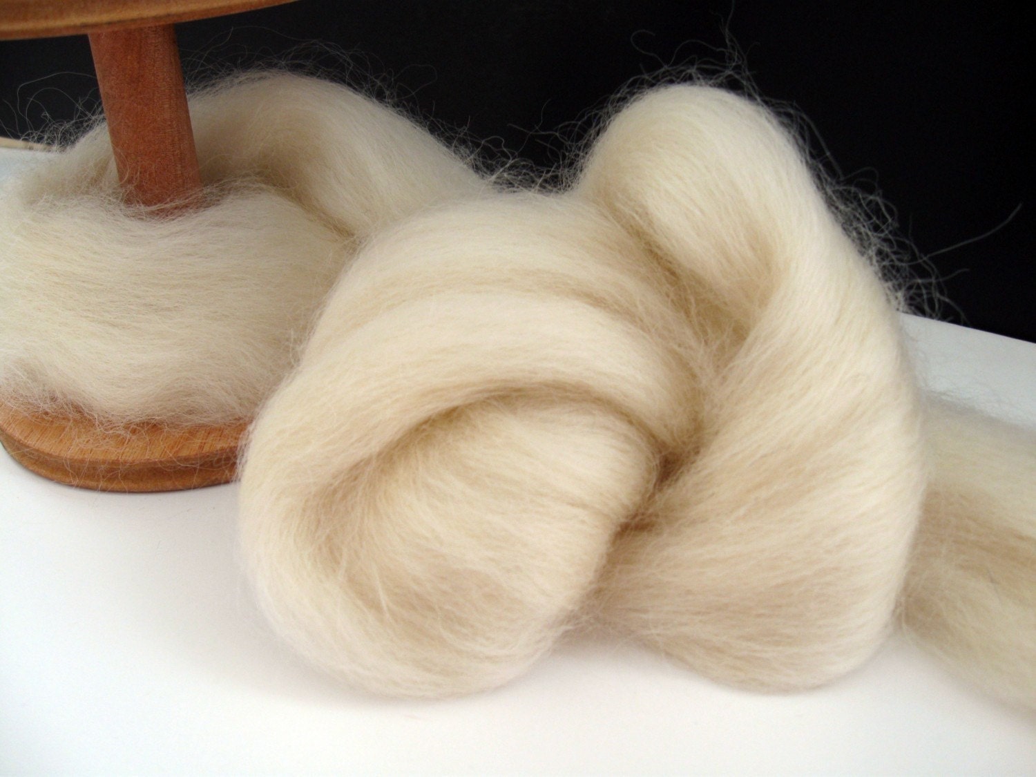 Ecru/Undyed/Natural Corriedale wool roving (combed top), spinning fiber - 4 ounces