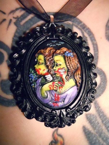 Zombie Conjoined/Siamese Twins Cameo Necklace, very creepy.