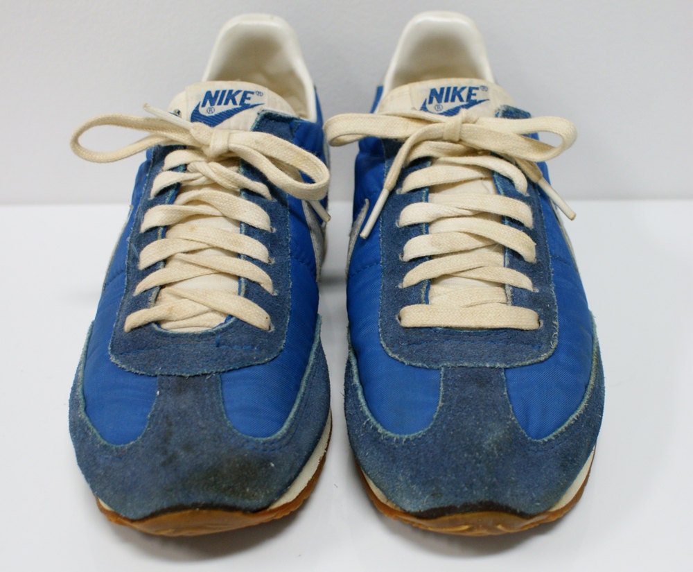 Vintage Pair of 1970s-80s Nike Sneakers Blue and Silver size 8.5 mens
