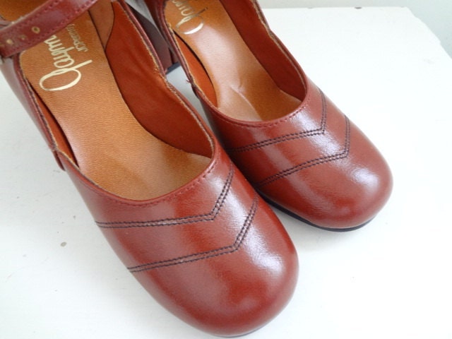 ON SALE 1970's Vintage Gaymode Mary Jane Heels Size 7