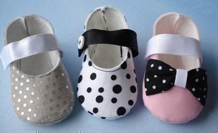 Mary Jane Baby Shoes Sewing Pattern with Ribbon Strap and Velcro Closure - PDF ePattern