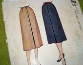 1950s Vintage Sewing Pattern - SKIRT - McCalls 9876