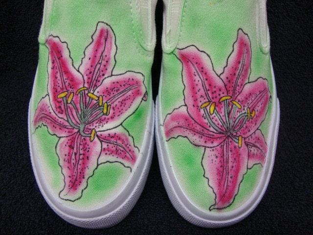 Lilies with a green background custom canvas womens shoes