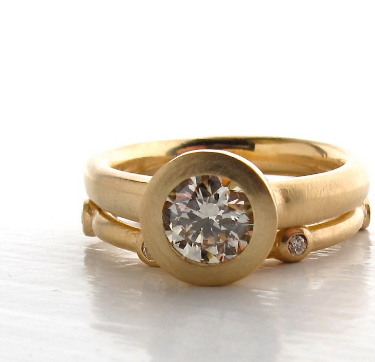 18kt Illumination Ring engagement solitaire with Scattered 6 Stone wedding band