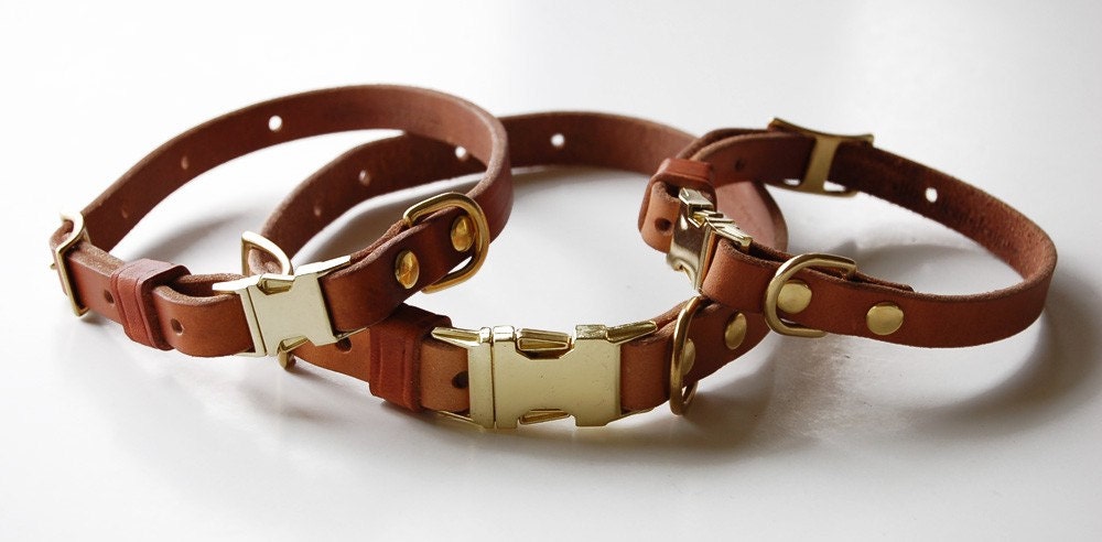 Adjustable Leather Quick-Release Dog Collar in TAN Medium size