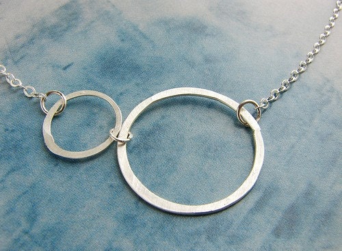 Simple silver circles necklace, bridesmaid jewelry, infinity jewelry, wedding party gifts, Minimal Circle everyday necklace