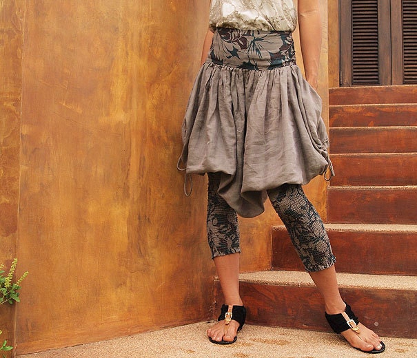 Helena Pants...Mix silk floral Light Gray  (S-L)