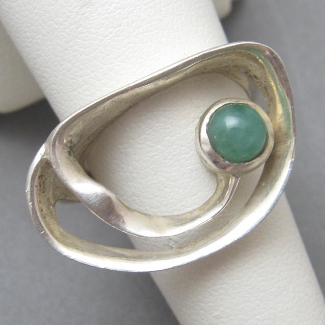 Vintage Sterling Ring Modernist Green Stone Size R1323