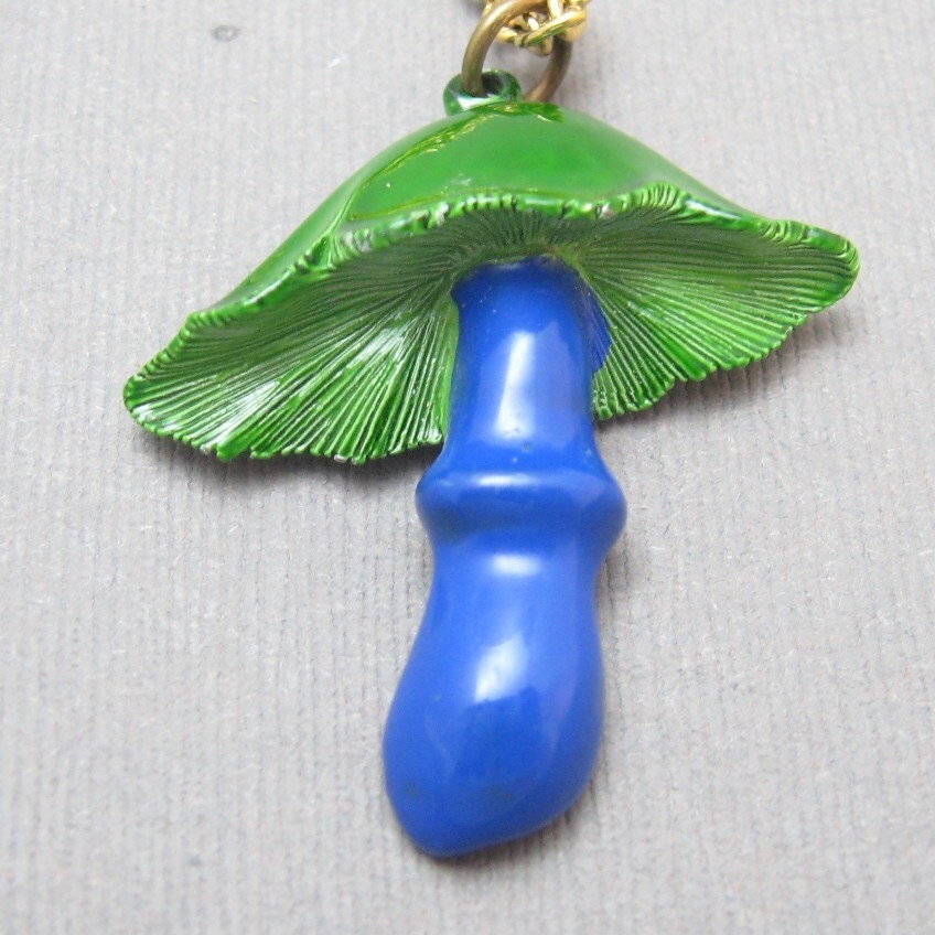 Vintage Sixties Necklace Pendant Groovy Enamel Mushroom N1896