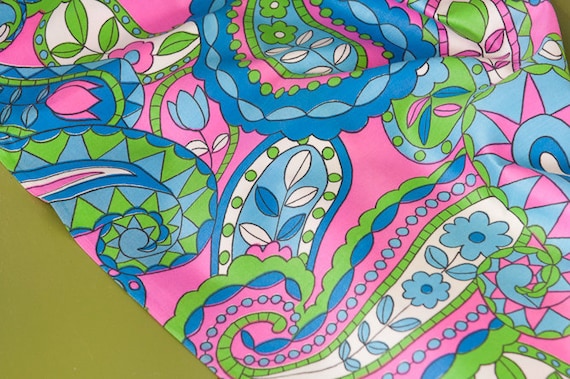 A Big Pop of Summer Paisley - NOS Vintage Fabric Mod Daisies Tulips 60s 70s