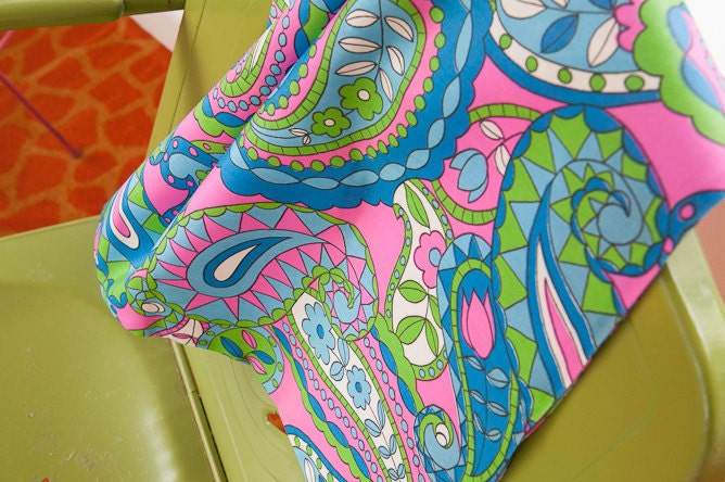 A Big Pop of Summer Paisley - NOS Vintage Fabric Mod Daisies Tulips 60s 70s