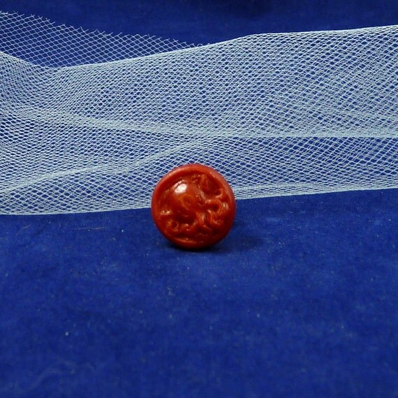 Burgundy Cthulhu Cameo Pin - Polymer Clay Lovecraft Jewelry