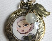 Antique style locket - Fo...