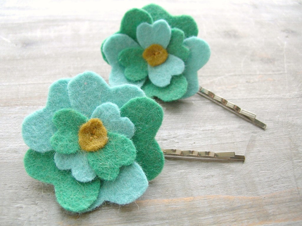 Women's Felt Flower Hair Pin Set // Soft Jadeite and Aqua Mint // Bridesmaid Hair Accessory by OrdinaryMommy on Etsy