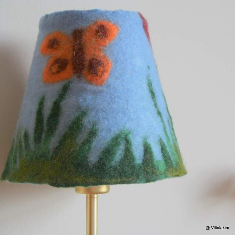 Butterflies in the field Lamp in blue, green and orange