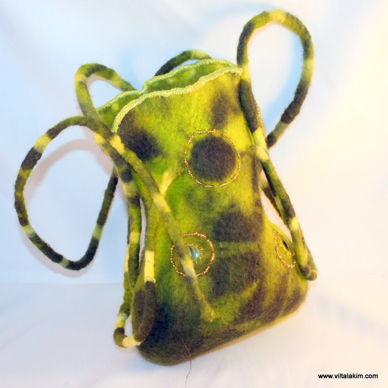 bag wetfelted green with glasspebbles and embroideried edges