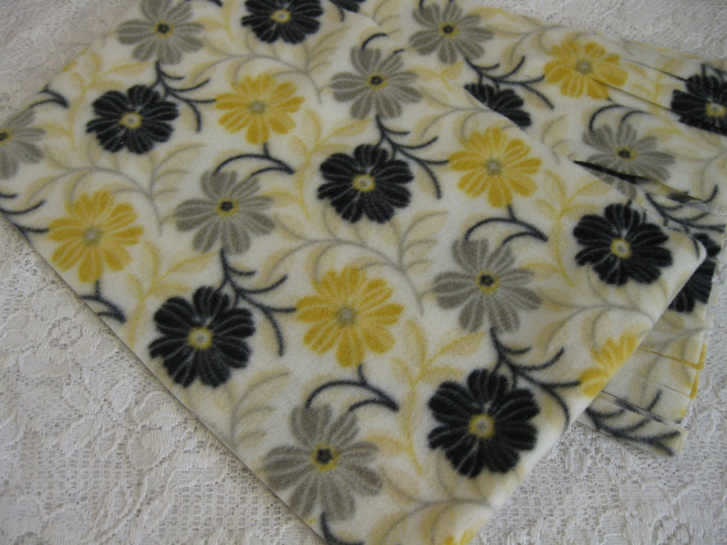 Flower Lines Winter Fleece Scarf